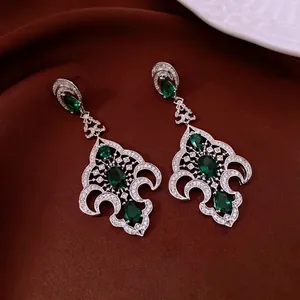 Boucles d'oreilles vintage en forme d'arbre avec cristaux verts et zircons blancs