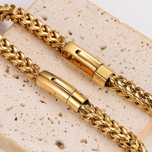 Gold stainless steel rope chain necklace for men with cylindrical buckle on stone