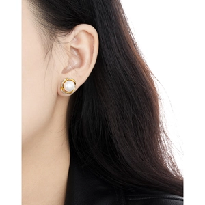Elegant S925 silver flower stud earring with natural white pearl and cubic zirconia