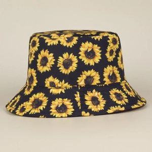 Detalle de la textura con estampado de girasoles en tela de lona negra y costuras