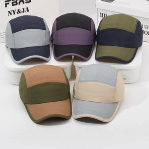 Atmungsaktive 5-Panel-Baseballkappe aus schnelltrocknendem Stoff mit modischem Colour-Blocking