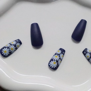 Matte purple blue press-on nails with white daisy floral design in long coffin shape