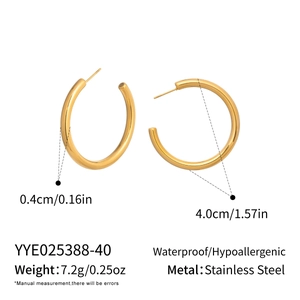 Macro shot of 18K gold plated stainless steel C-shaped earrings with size specifications
