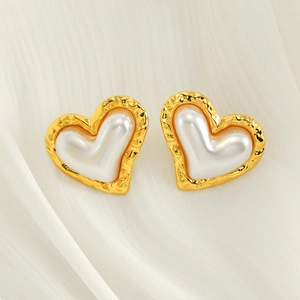 Classic 18k gold plated stainless steel heart stud earrings with white pearl inlay