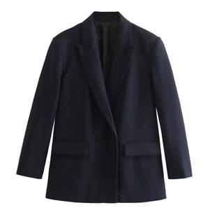 Detailed view of dark blue single-breasted blazer with notch lapels and flap pockets