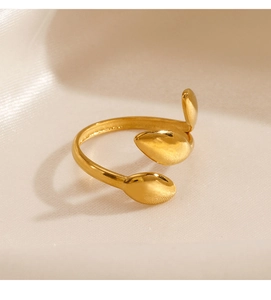 Detailed view of 18K gold plated stainless steel ring with three leaves adjustable design