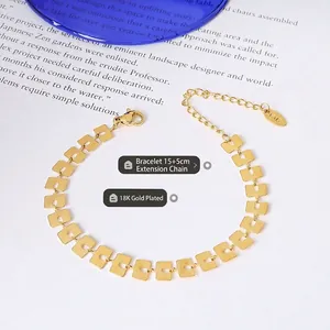 Bracciale alla moda con maglie quadrate in acciaio inossidabile placcato oro 18 carati