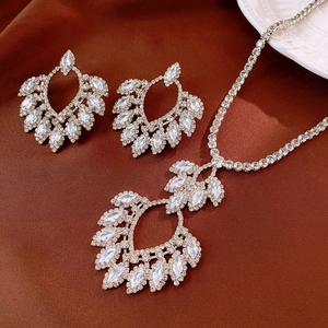 Luxury Cubic Zirconia Waterdrop Necklace And Earrings Elegant Marquise Cut Zircon Leaf Wedding Party Silver Earring Post