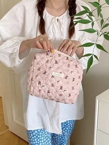 Trousse à maquillage rose matelassée avec motifs d'ours pour rangement de voyage