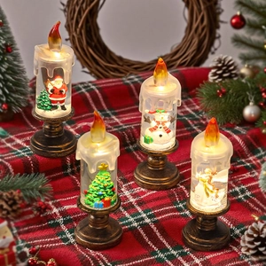 Détail de quatre boules à neige LED de Noël avec Père Noël et bonhomme de neige deco