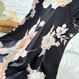 Camicia da notte in seta di ghiaccio floreale con bordo in pizzo elegante