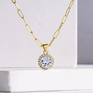 Collana minimalista in rame placcato oro 18K con ciondolo geometrico circolare in zircone
