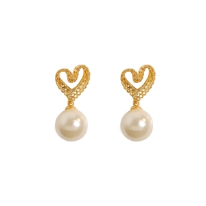 Elegant gold hollow heart earrings with large white pearls in a retro minimalist style