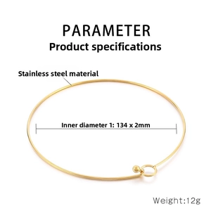 Girocollo minimalista in acciaio dorato con diametro di 134mm e specifiche di peso di 12g