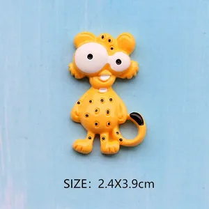 Detailed view of yellow leopard resin charm for DIY crafts with 2.4x3.9cm size scale