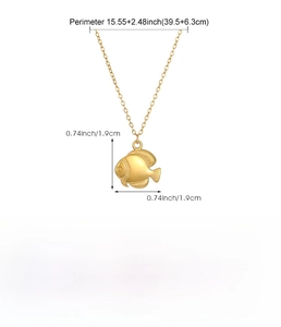 Close-up of gold stainless steel fish pendant with specifications and chain length details
