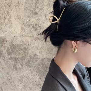 Fermaglio per capelli in bambù dorato vintage e orecchini a cerchio stratificati
