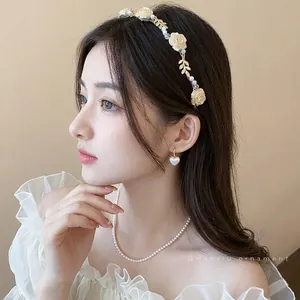 Serre-tête floral français élégant avec collier de perles et boucles d'oreilles cœur