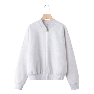 Hellgraue Bomber-Sweatjacke für Damen am Holzbügel in Größe S für den Sommer