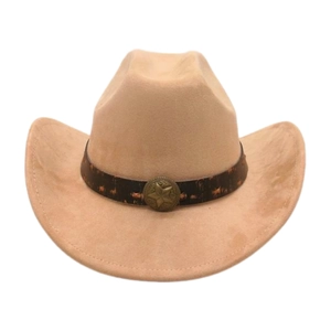 Détail d'un chapeau de cowboy en daim avec boucle étoile vintage et ruban à motifs