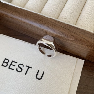 Minimalist S925 sterling silver signet ring with a polished round flat surface