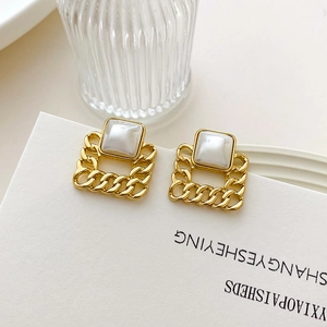 Minimalist geometric square earrings with gold chain border and white pearl center