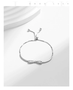 Adjustable 925 silver bow bracelet with sparkling cubic zirconia pavé and bolo clasp