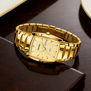 Detail van de DEDIMA gouden herenhorloge met dubbele kalender en kristallen indexen