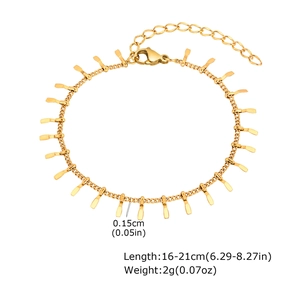 Detail of golden stainless steel chain bracelet with dimensions 16-21cm and 2g weight
