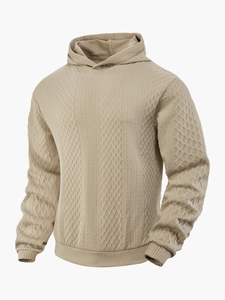 Detail des beigen Herren-Hoodies mit Diamant-Jacquard-Textur und gerippten Ärmelbündchen