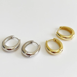 Minimalist 925 sterling silver geometric hoop earrings in polished gold and silver finishes