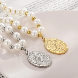 Colliers de perles Saint Christophe en acier avec pendentifs gravés dorés et argentés