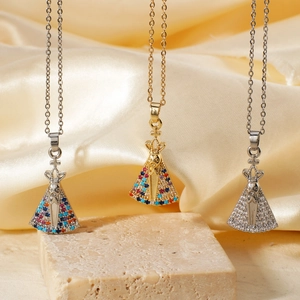 Pendentifs religieux avec zircons colorés sur colliers en or et en argent
