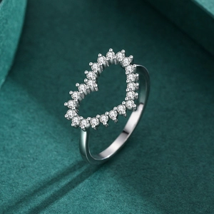 S925 sterling silver heart ring with sparkling zirconia on dark green velvet background