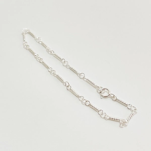 Detail of S925 sterling silver twisted rope chain bracelet with spring ring clasp