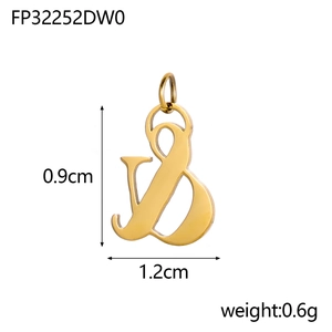 Ciondolo a simbolo & in acciaio al titanio dorato, altezza 0,9 cm e peso di 0,6 g