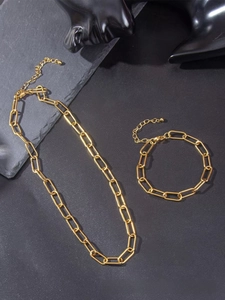 Details von goldener Büroklammer-Halskette und Armband-Set mit Karabinerverschluss und Verlängerung