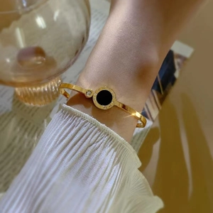 Elegant gold-plated titanium steel Roman numeral open bangle with black onyx inlay for women