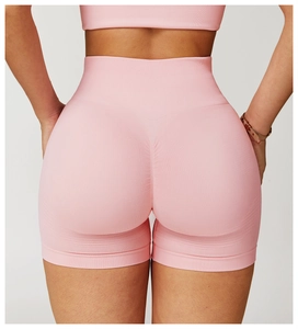 Détails de short de yoga rose sans couture avec texture côtelée et effet push-up fessier