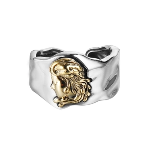 Anello aperto irregolare in argento S925 vintage con rilievo Medusa dorato