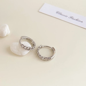 Detailed close-up showing the S925 hallmark on silver chain link hoop earrings
