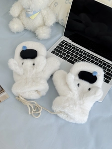 Détail de gants en peluche blanche Westie avec cordon anti-perte et design de dessin animé