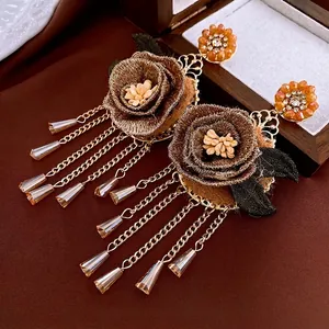 Boucles d'oreilles vintage fleurs à pampilles avec pétales en tissu et cristal ambre