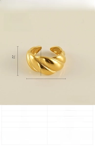 Detailed size specifications of 18k gold plated stainless steel twisted geometric ring