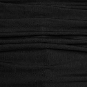 Vue macro d'un tissu noir texturé avec d'élégants détails plissés et tissage fin
