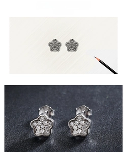 Detailansicht der S925 Sterlingsilber Blumenohrringe mit Zirkonia und S925 Silberstempel