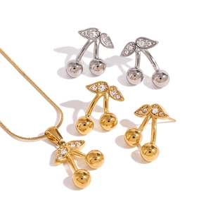 Set collana e orecchini a forma di ciliegia in acciaio inossidabile con pietre di cristallo