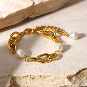 Detailed view of 18K gold stainless steel chain bracelet with baroque freshwater pearls