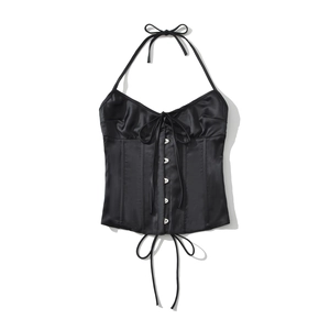 Elegante corsetto in raso nero con lacci allacciati al collo e bottoni frontali