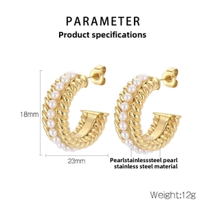 Detail view of gold C-shaped stainless steel earrings with white pearls and size 18mm x 23mm